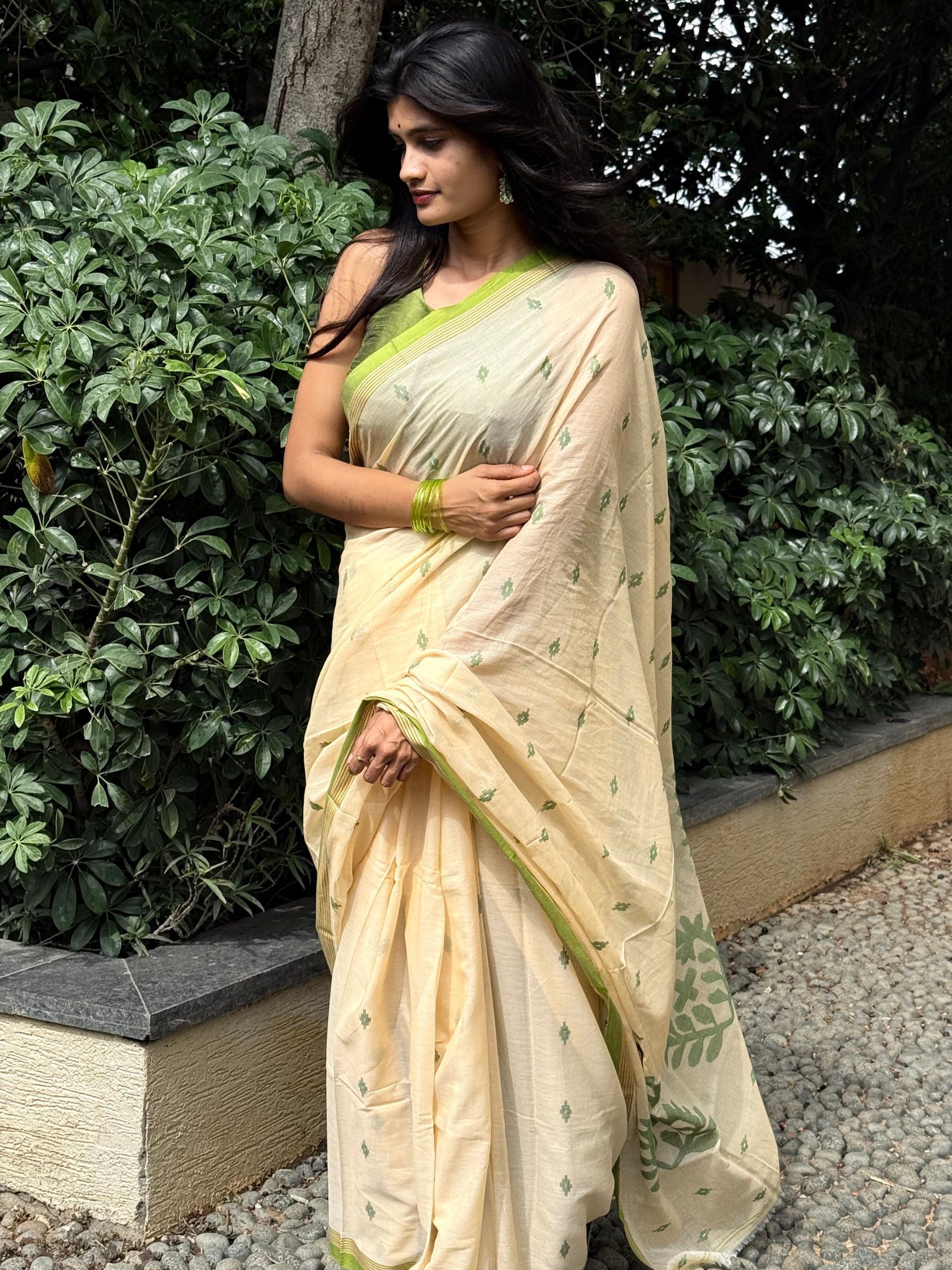 Off-white handloom cotton saree with green Needle Jamdani motifs