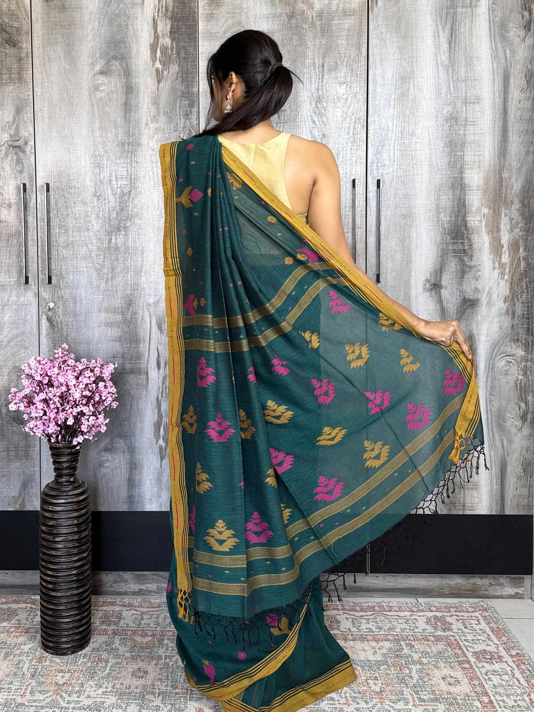 Handloom Jacquard Jamdani Cotton Saree in Deep Green