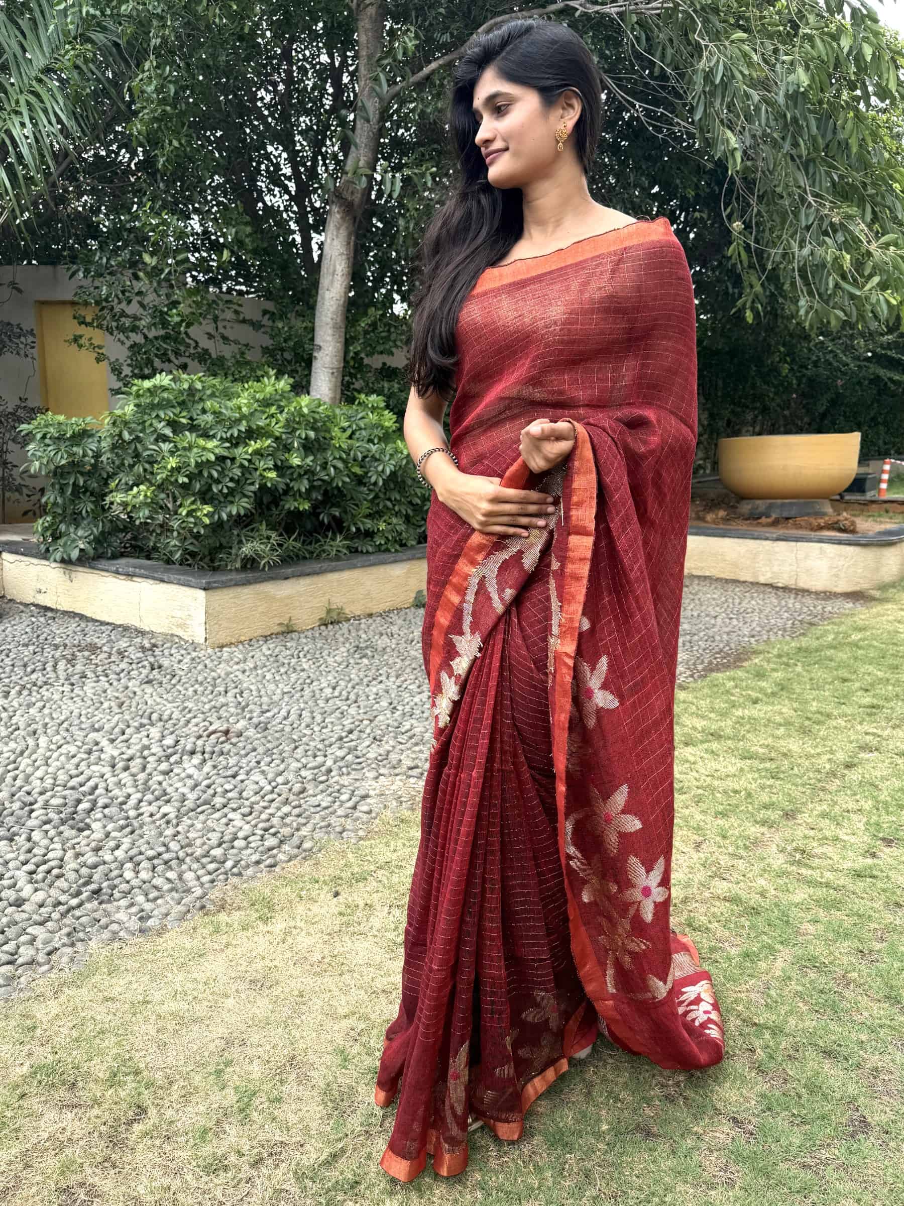 Handloom Linen Saree in Maroon