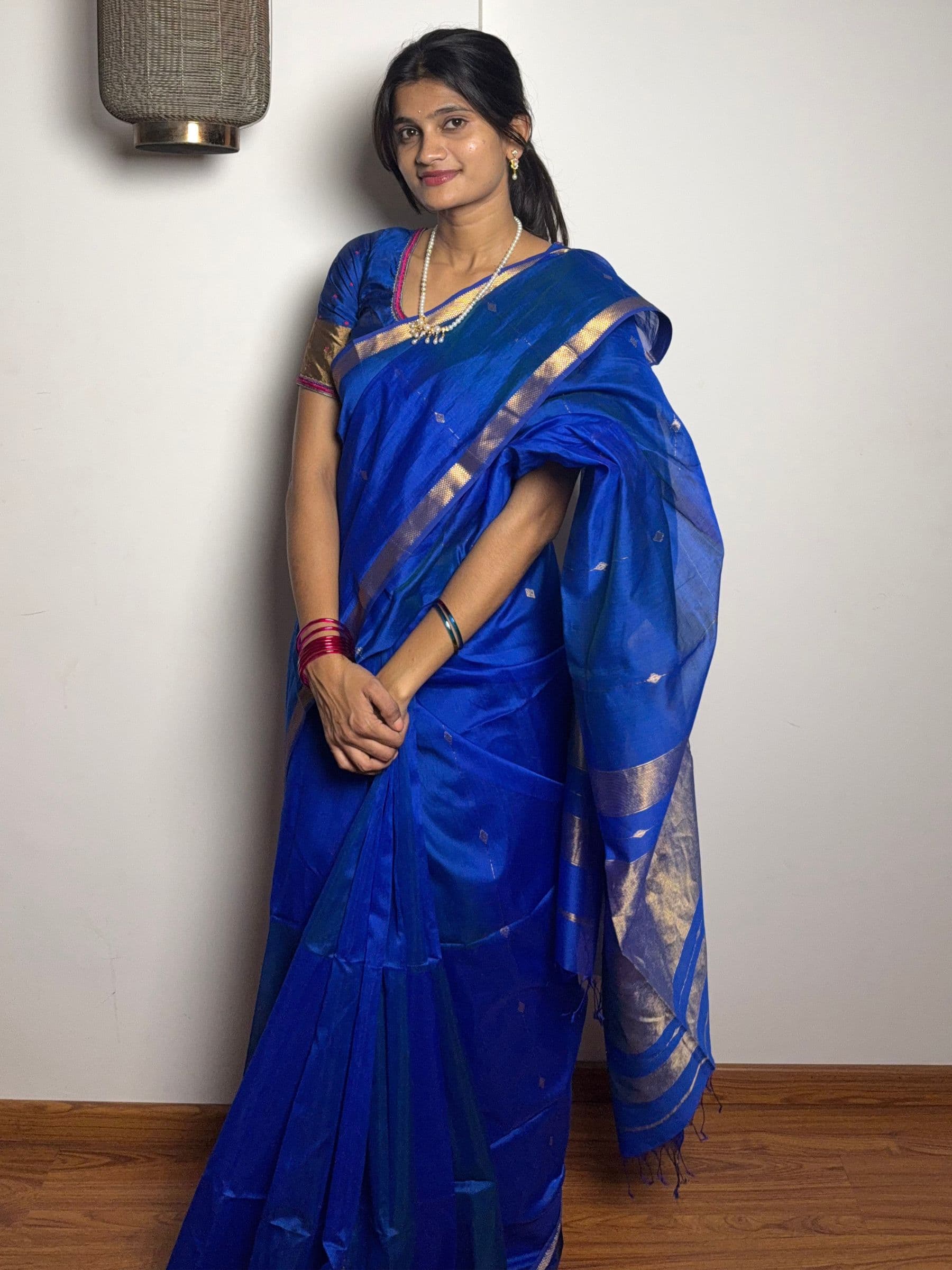 Handloom Maheshwari silk cotton saree in dual-tone blue and green