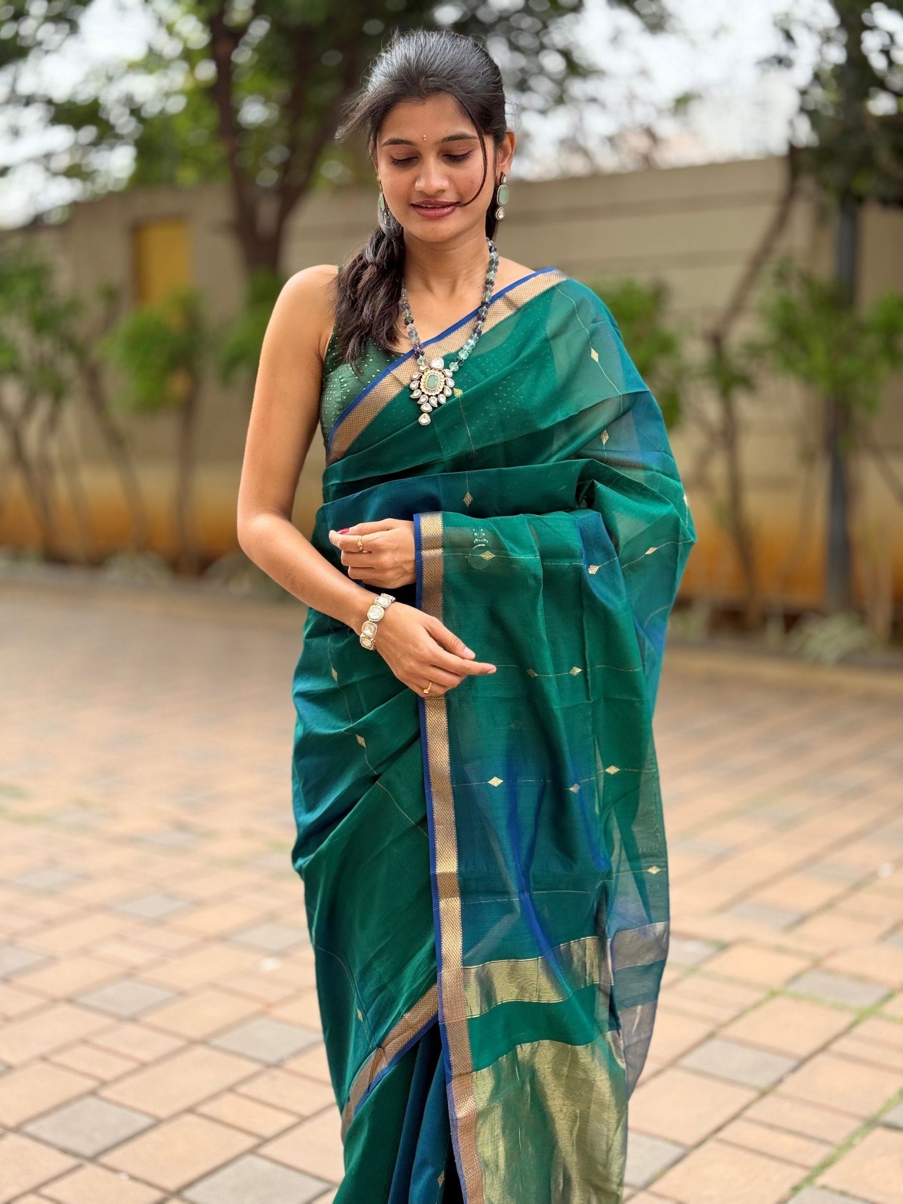 Handloom Maheshwari Silk Cotton Saree in Dual Shade Green with Zari Buttas