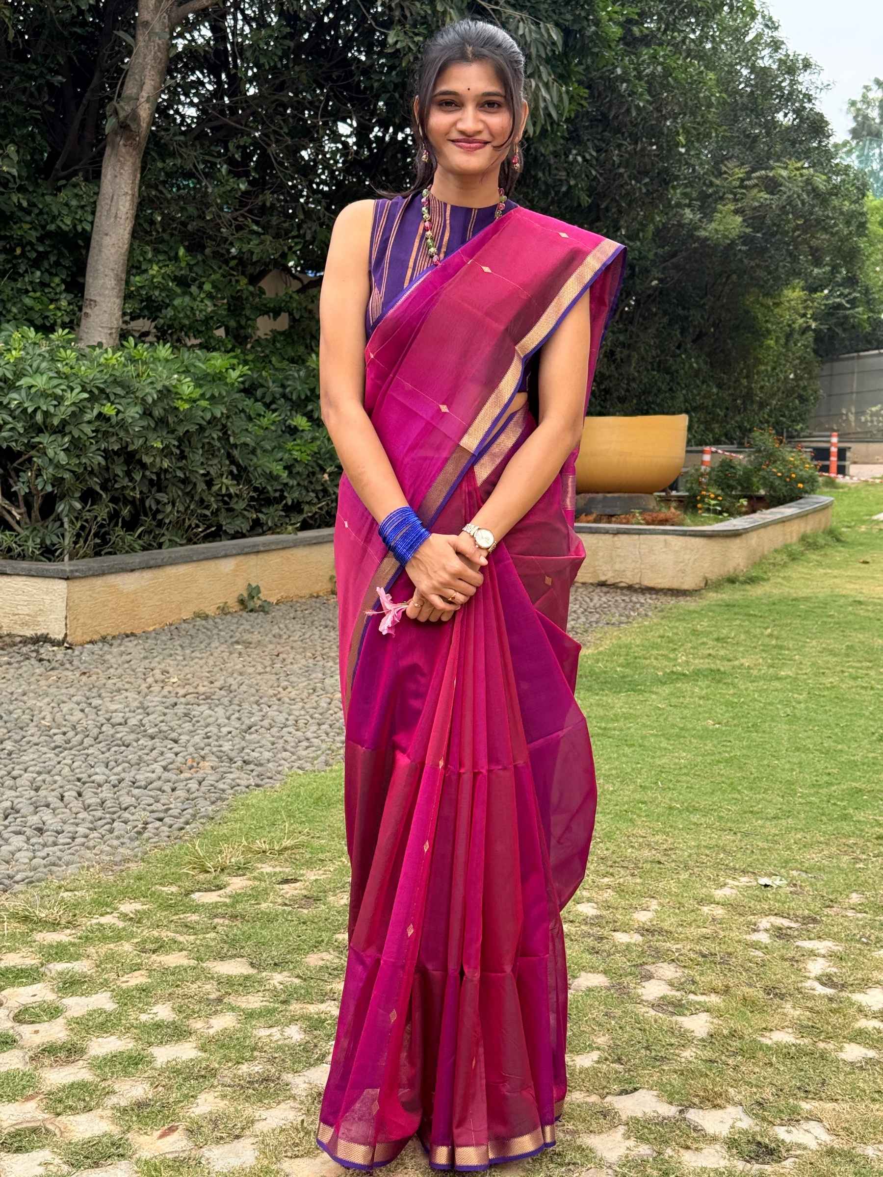 Handloom Maheshwari silk cotton saree in dual pink-purple with zari buttas