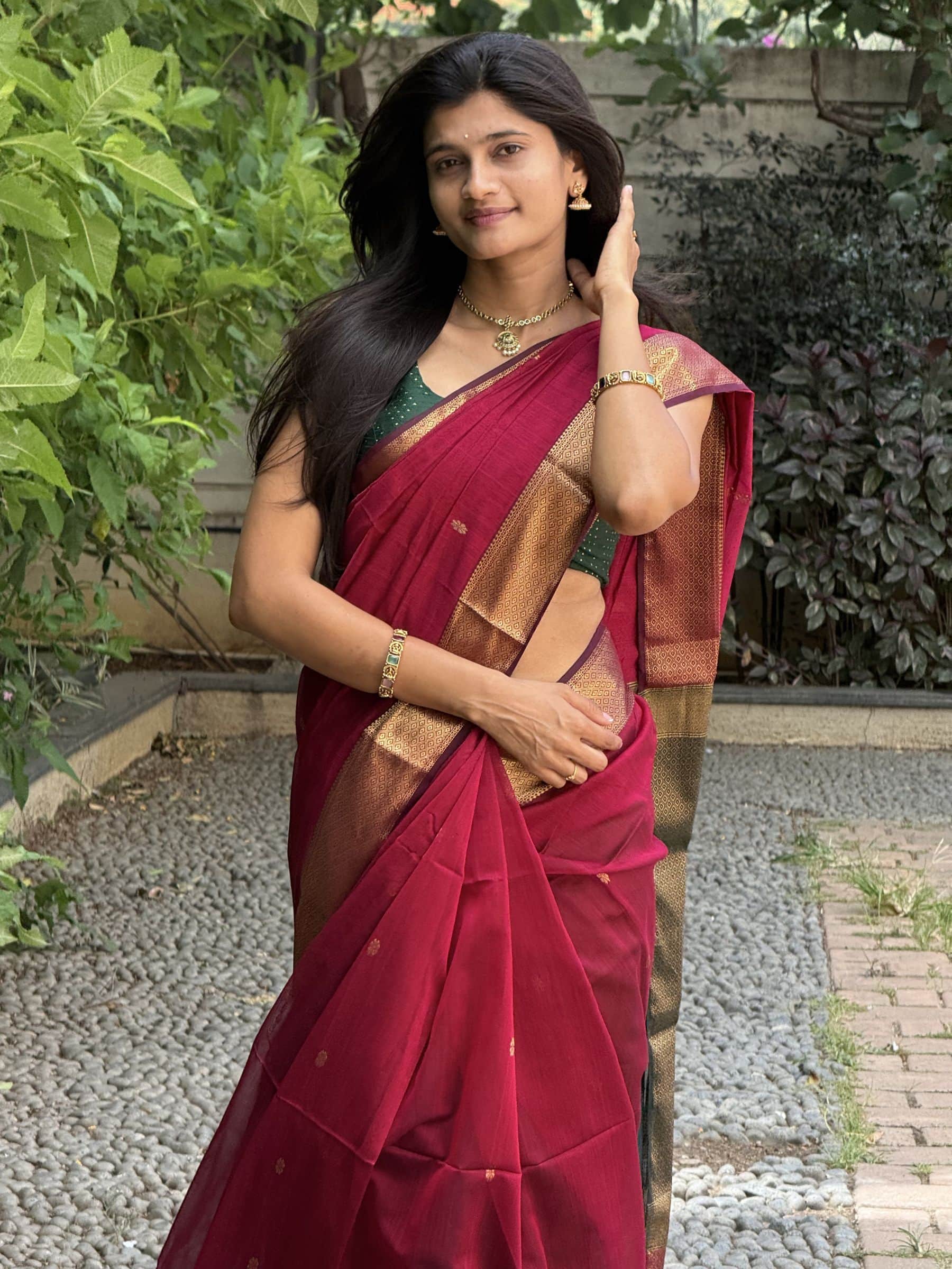 Handloom Maheshwari Silk Cotton Saree in Red and Green with Zari Butta