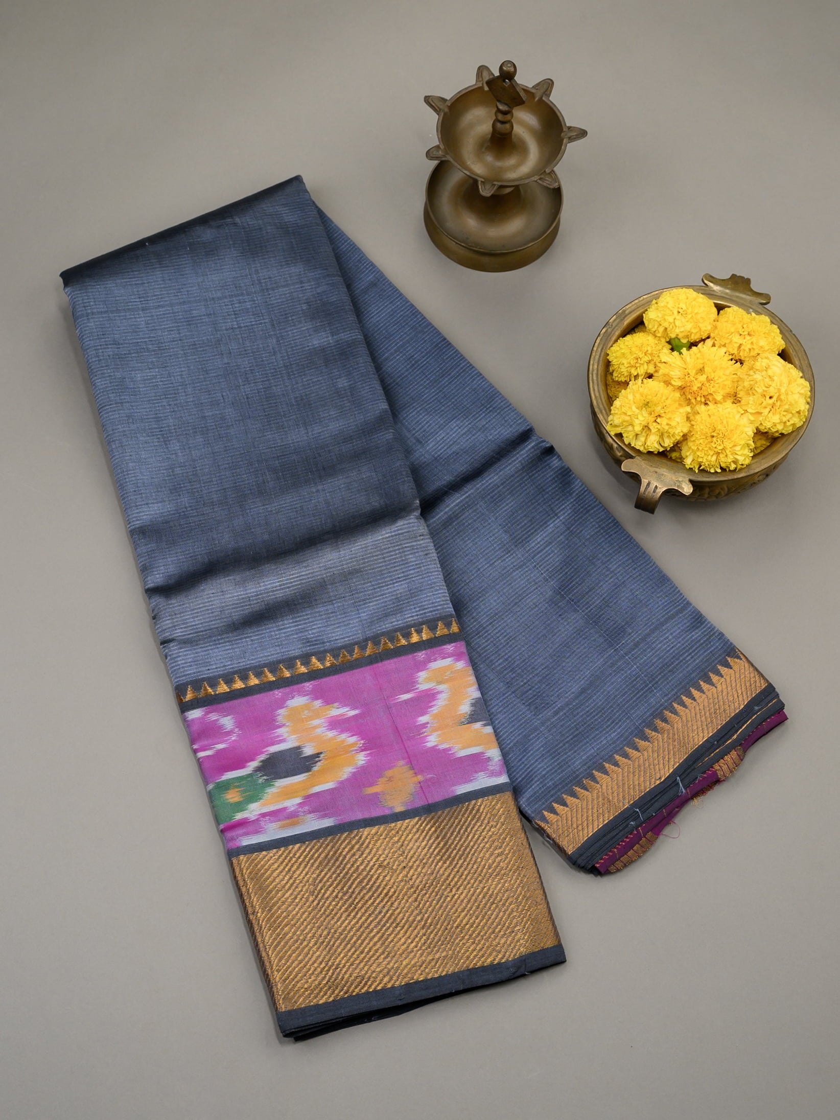 Handloom Mangalagiri silk cotton saree in grey and magenta with Ikat border