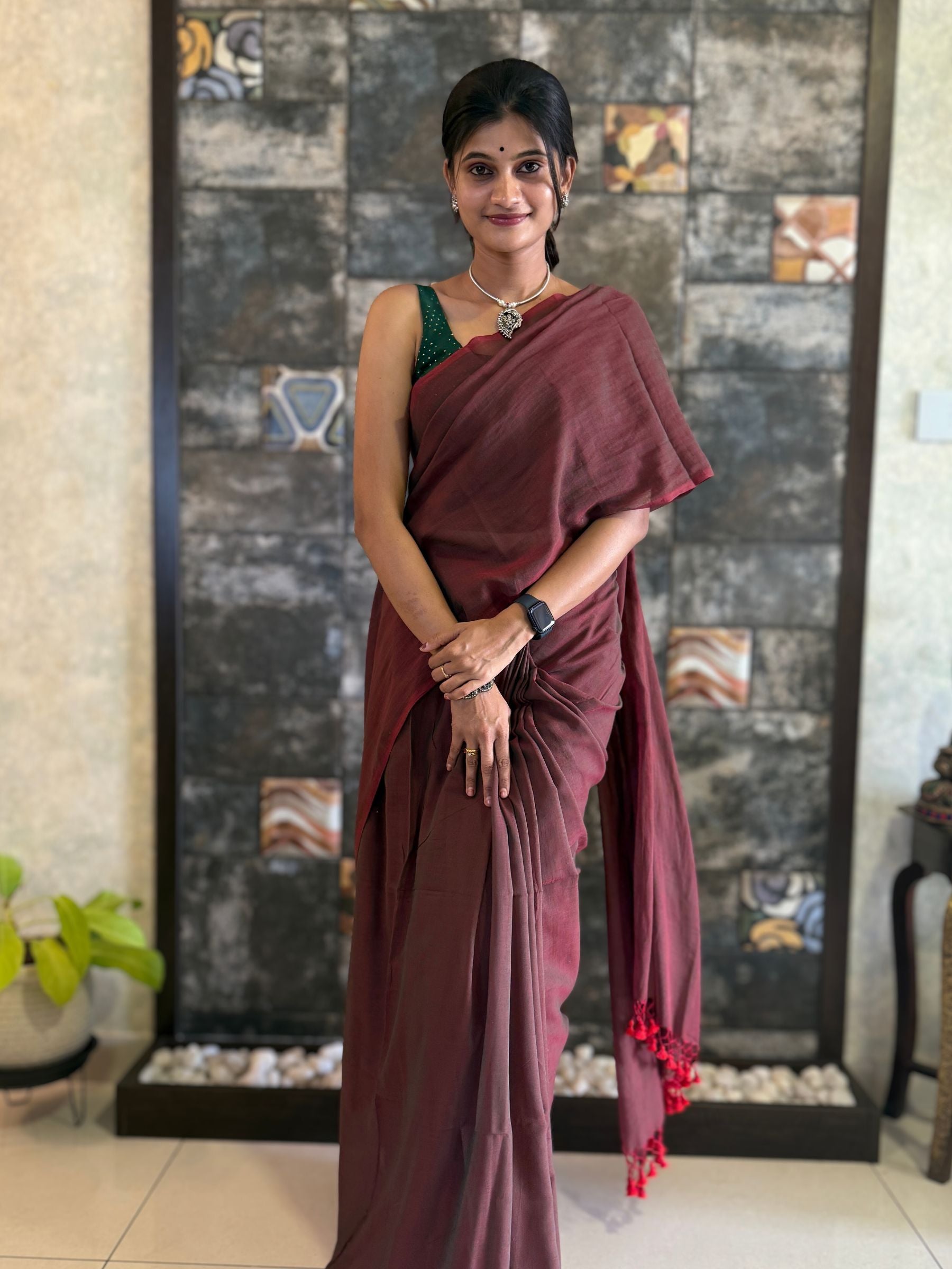 Handloom Mul Cotton Saree in Maroon