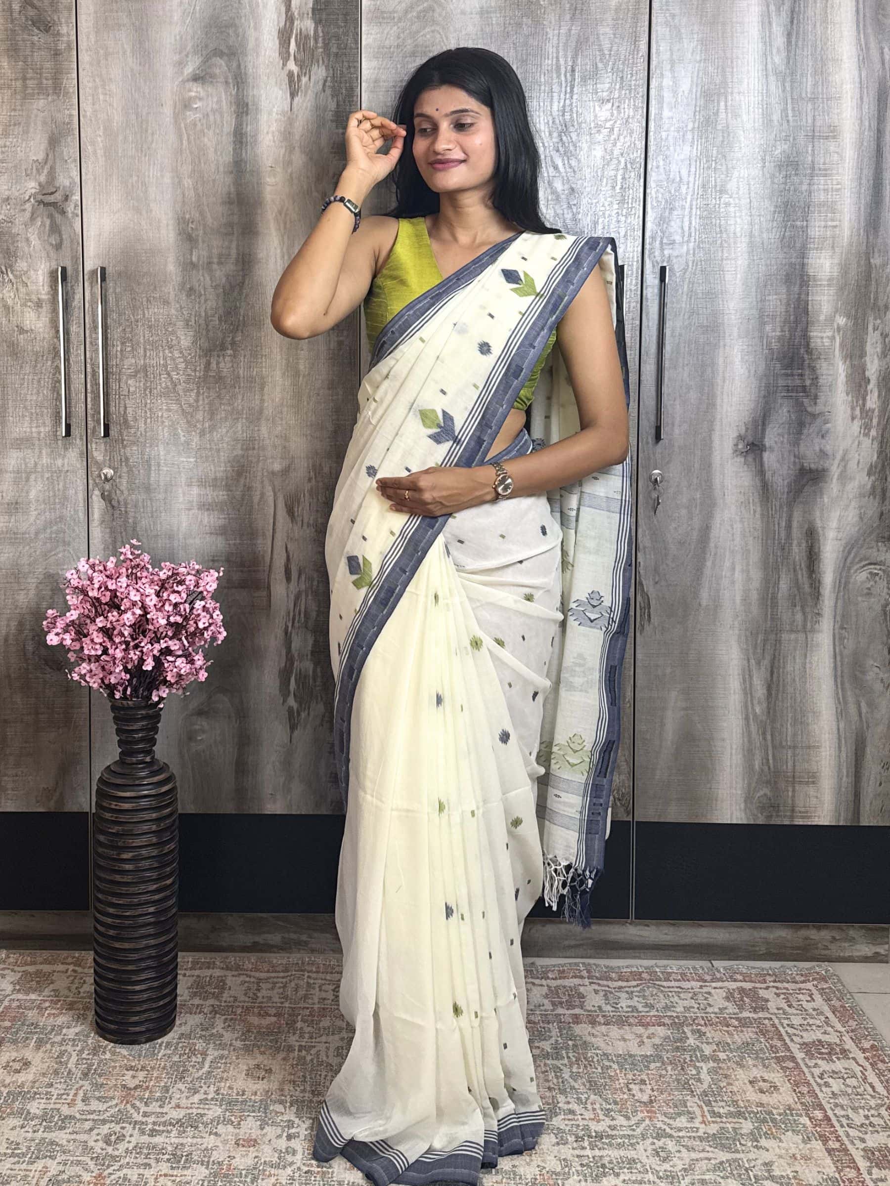Handloom Jacquard Jamdani Cotton Saree in Off-White