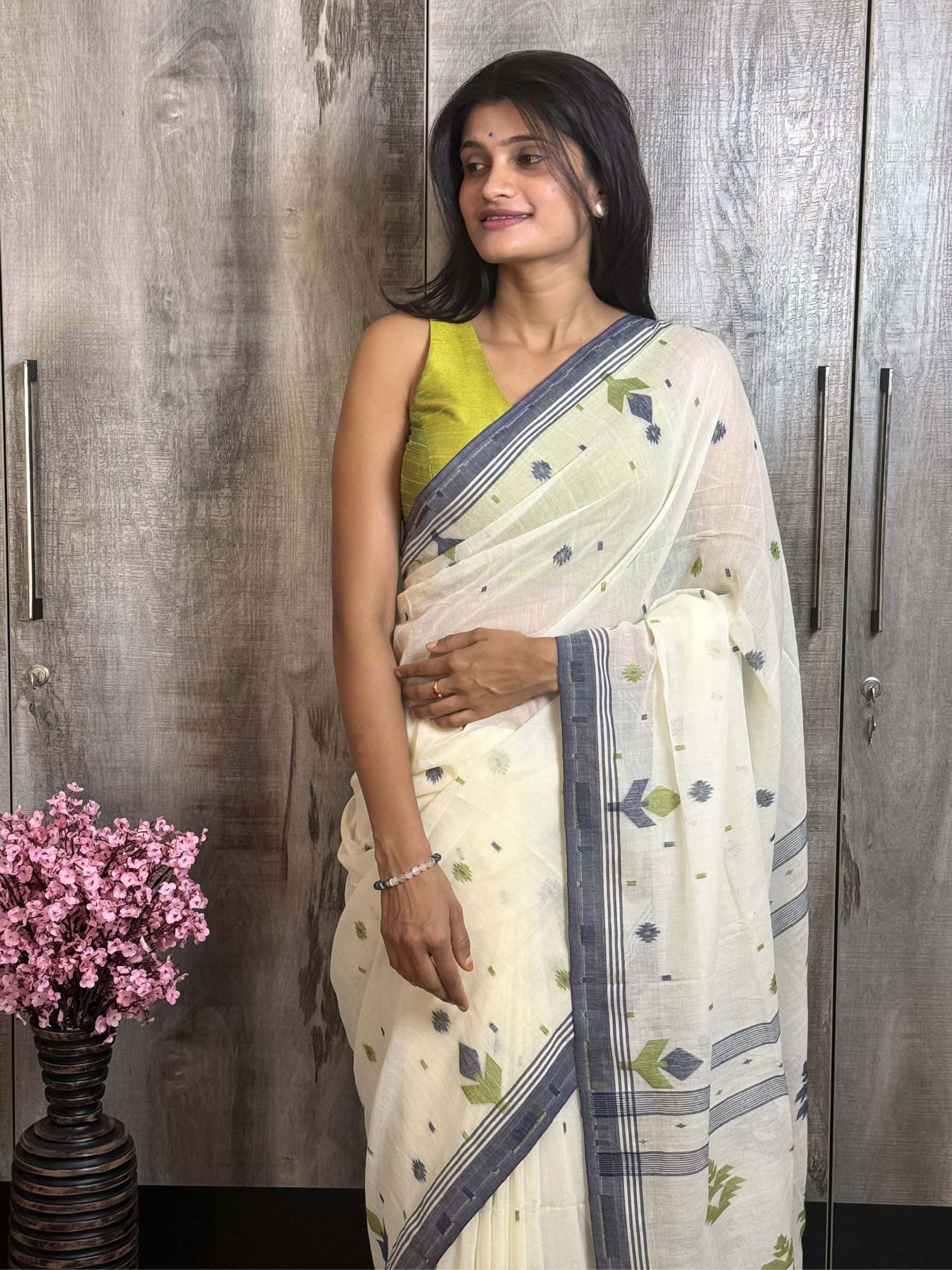 Handloom Jacquard Jamdani Cotton Saree in Off-White