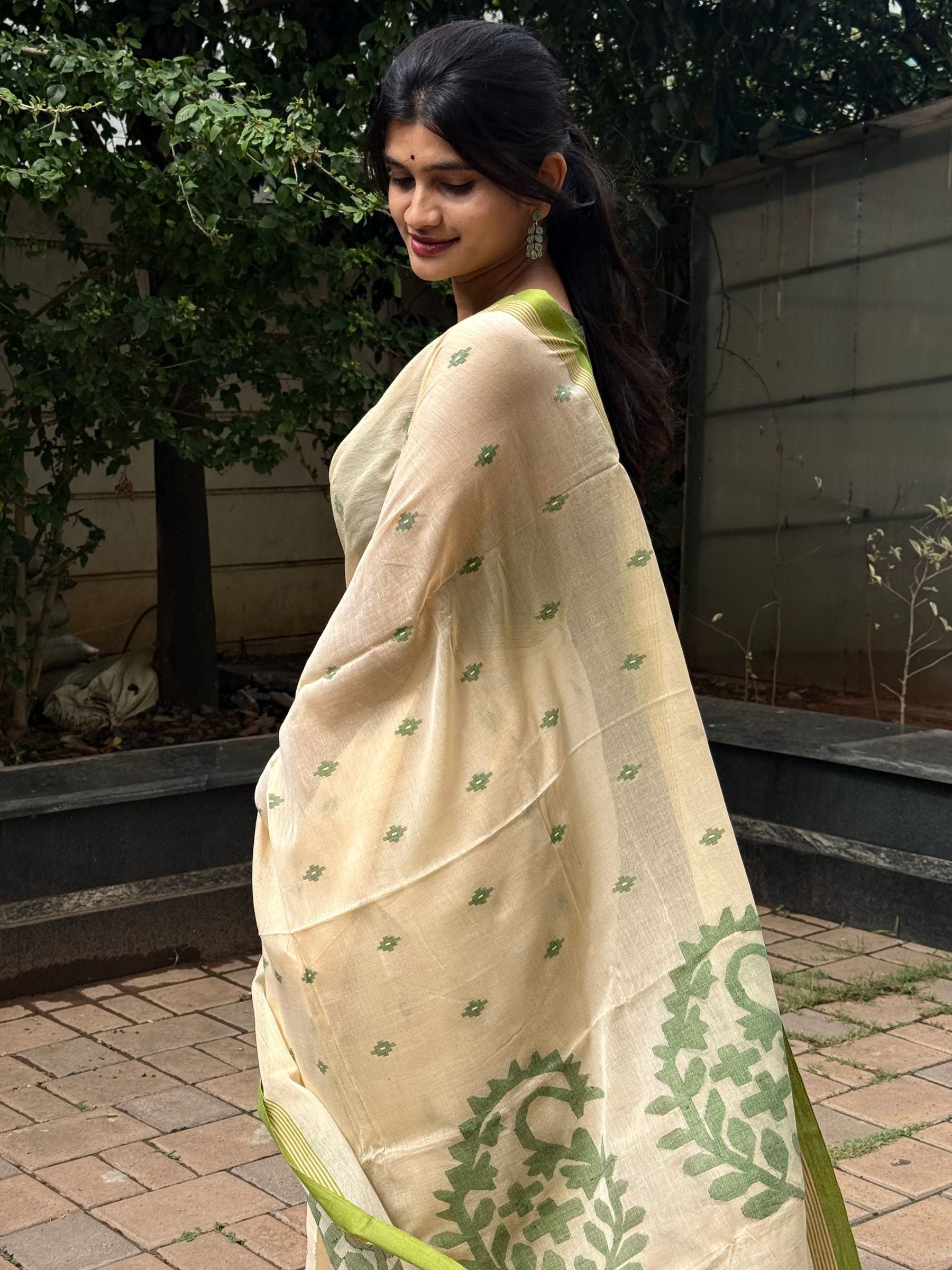 Handloom Needle Jamdani Cotton Saree in Beige and Green