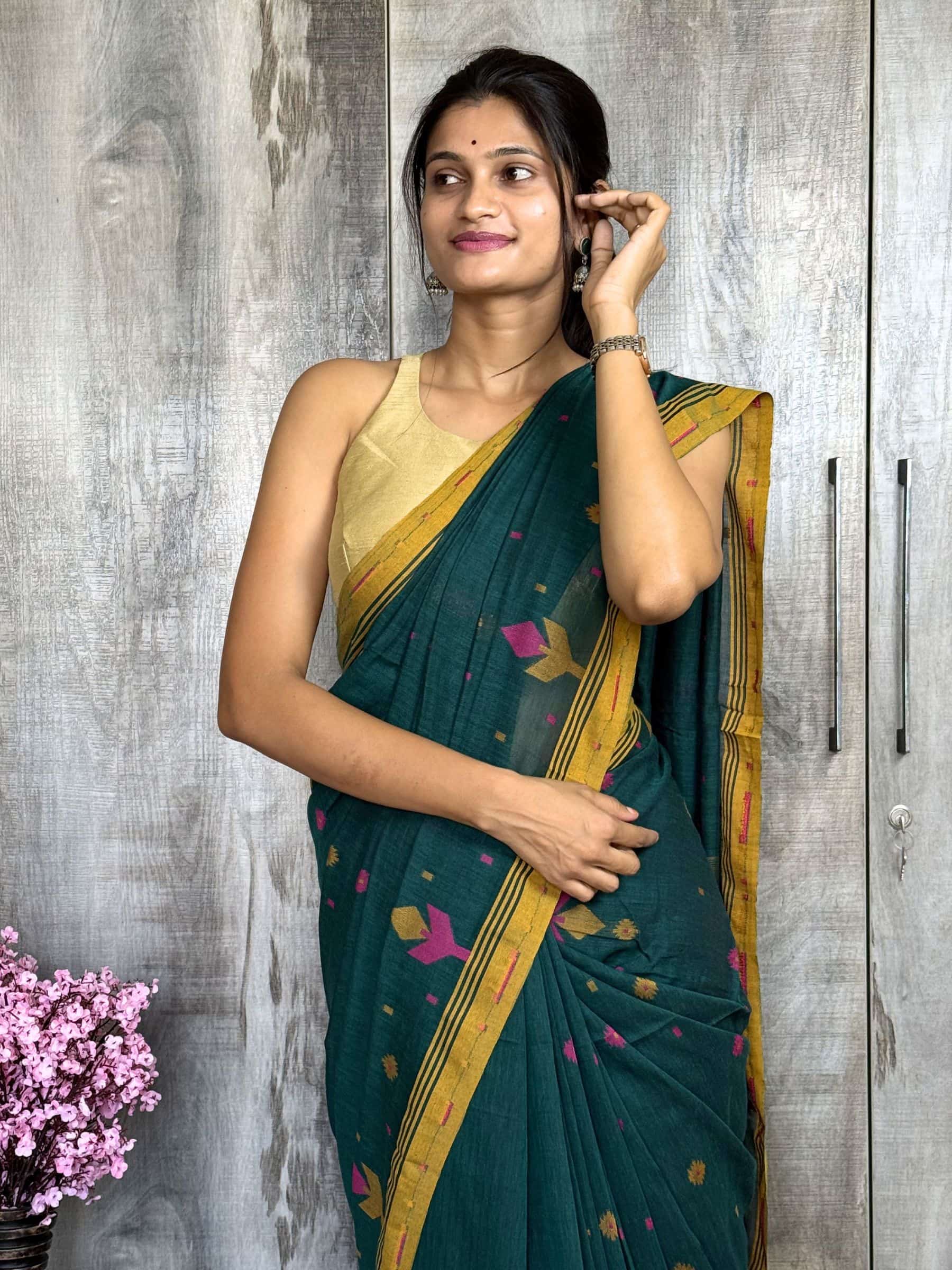Handloom Jacquard Jamdani Cotton Saree in Deep Green
