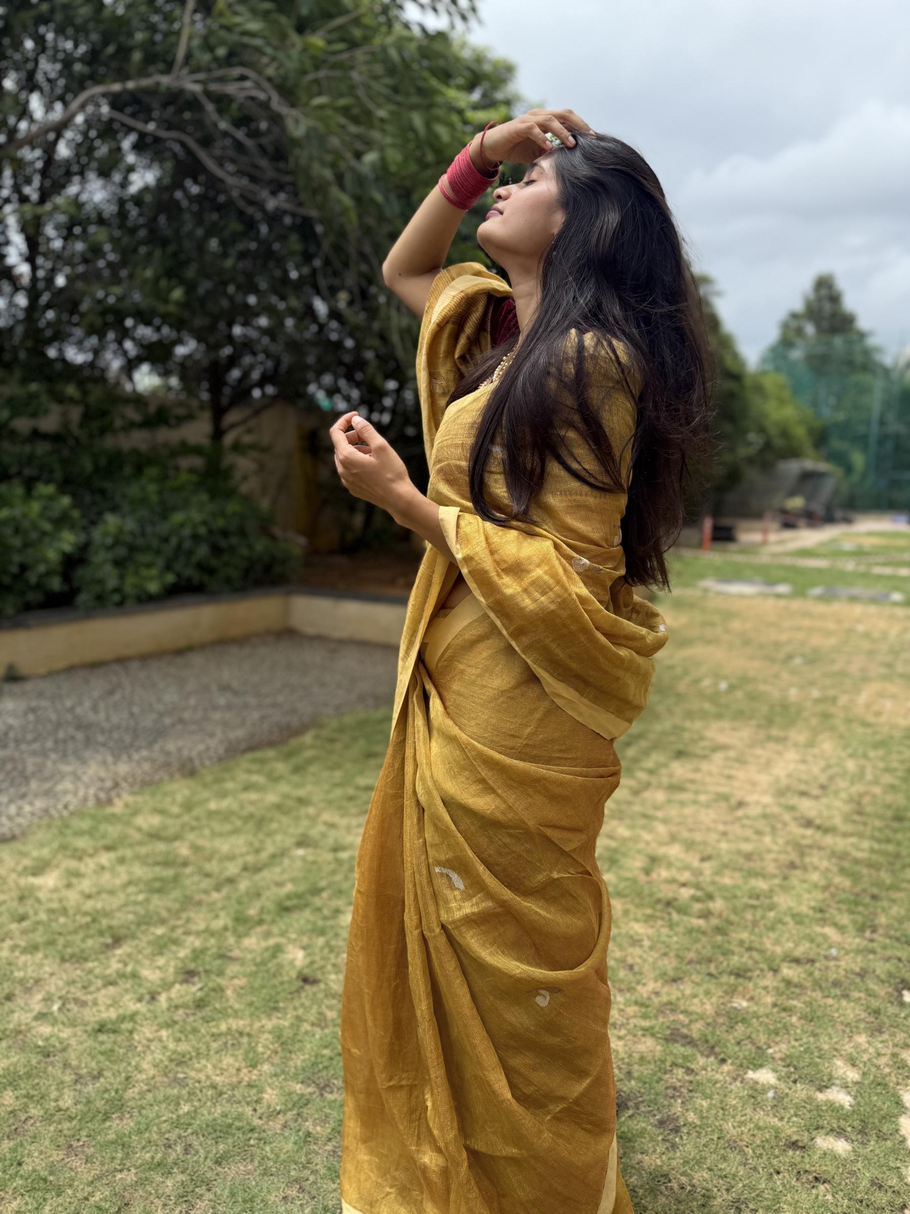 Handloom Tissue Linen Saree in Golden
