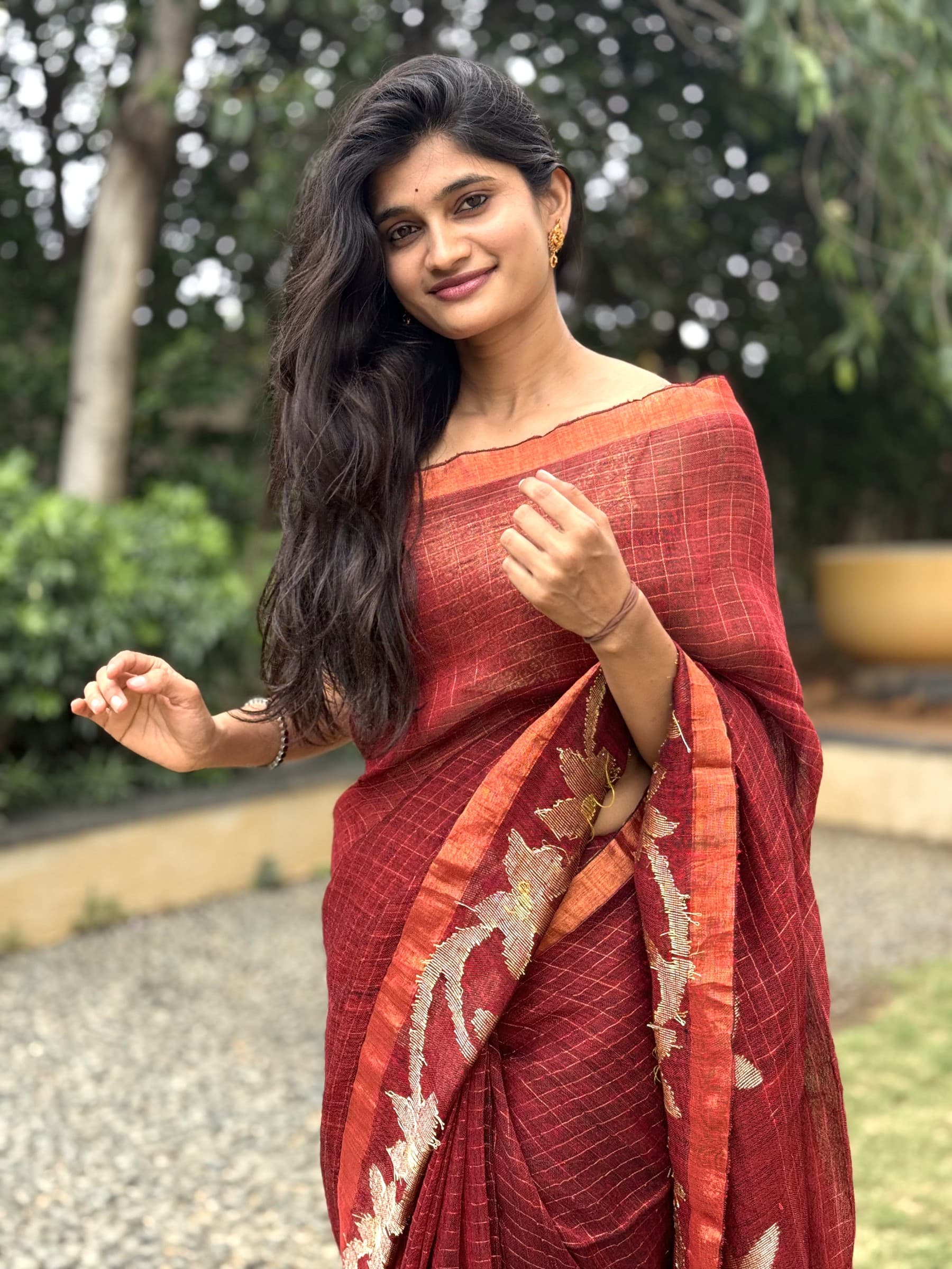 Handloom Linen Saree in Maroon