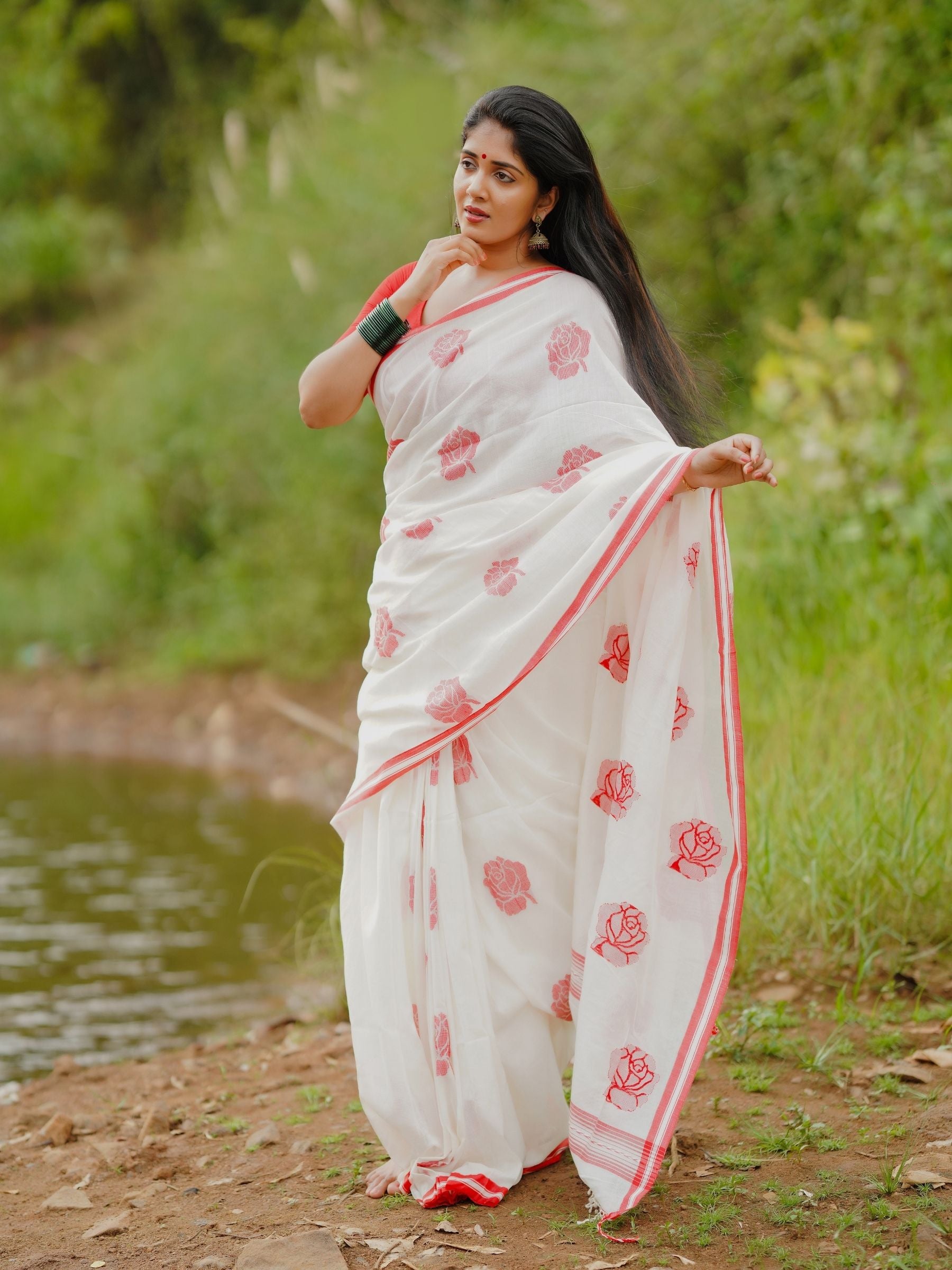 Handloom Cotton Jamdani Rose Motif Saree in White