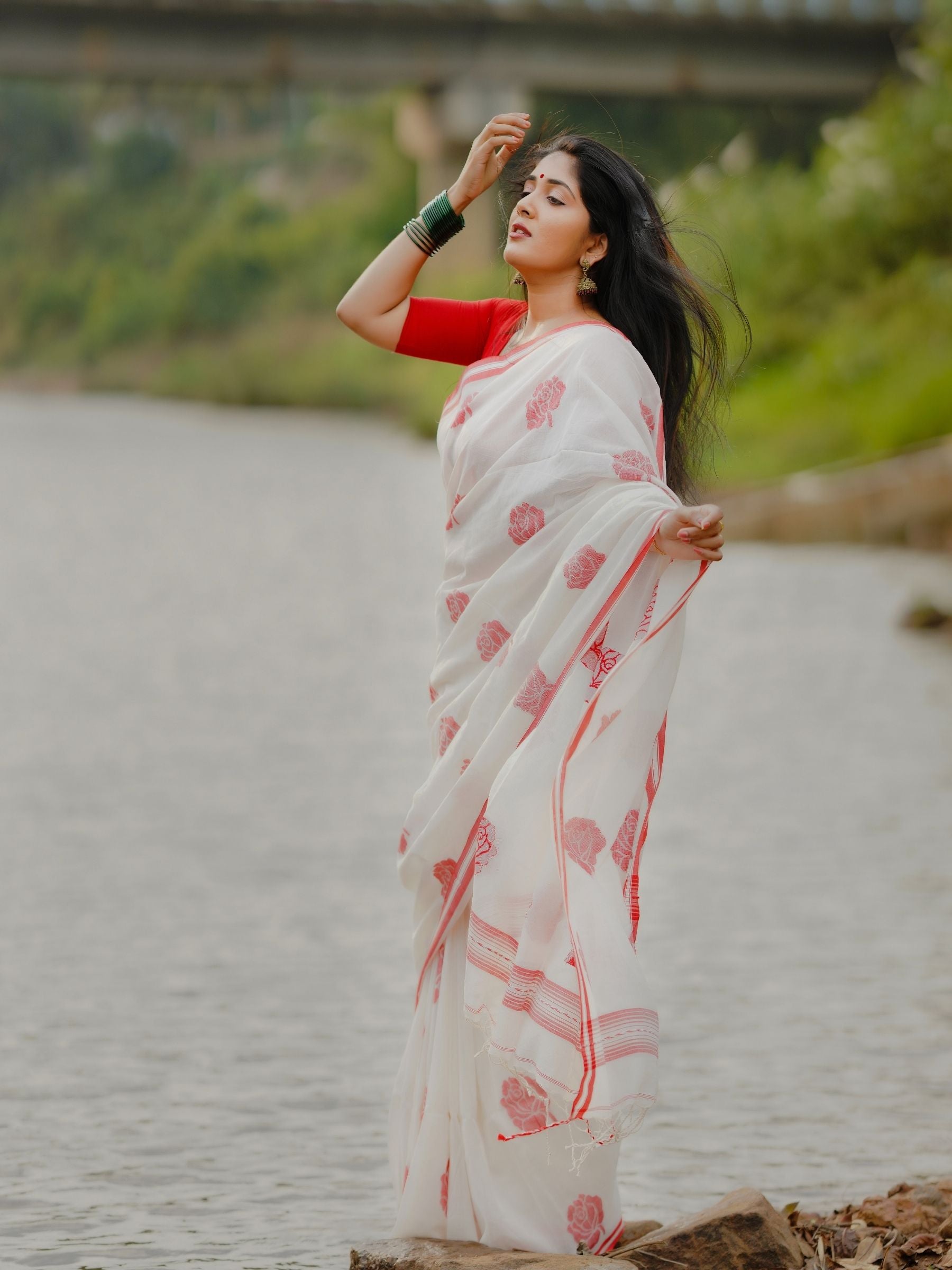 Handloom Cotton Jamdani Rose Motif Saree in White