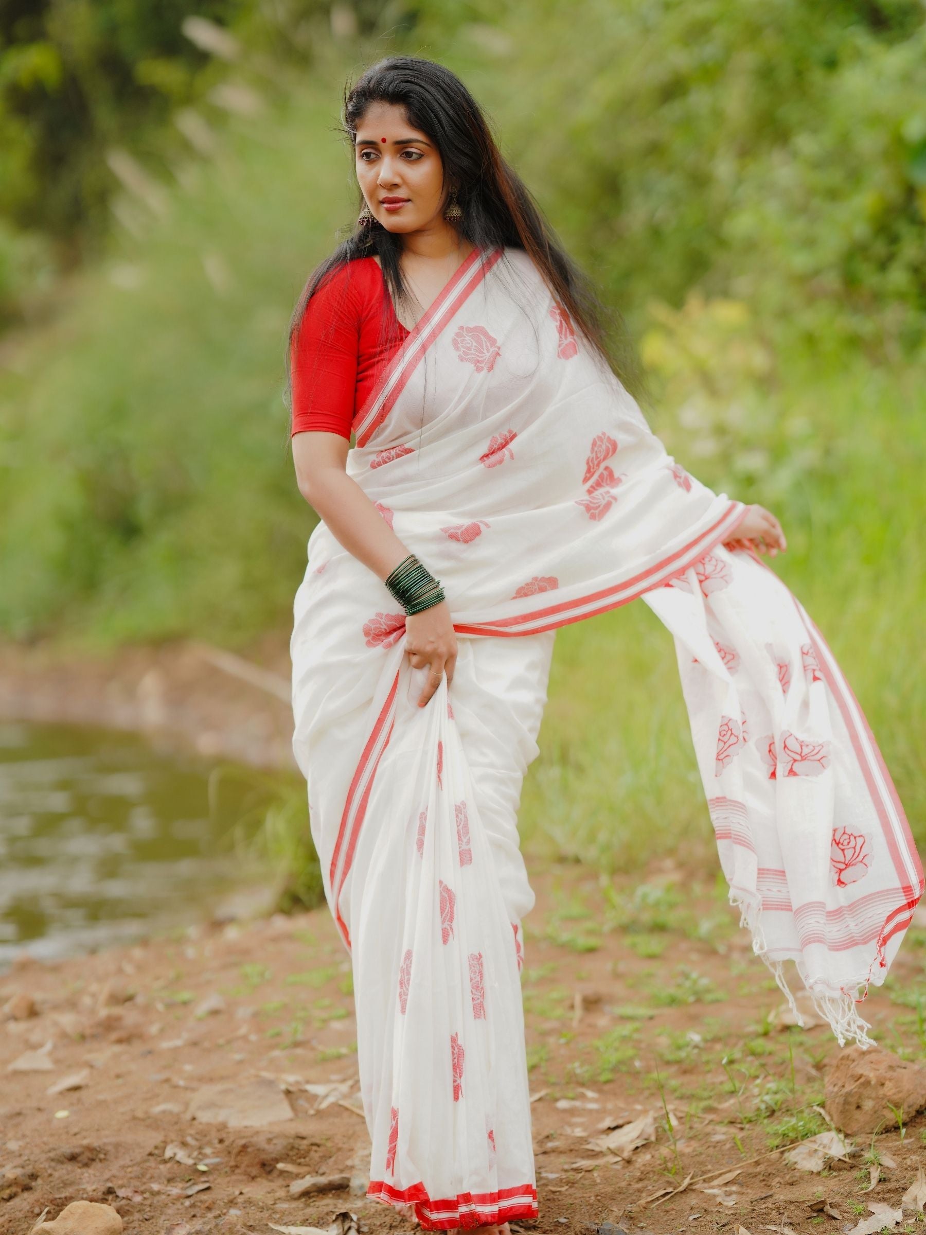 Handloom Cotton Jamdani Rose Motif Saree in White