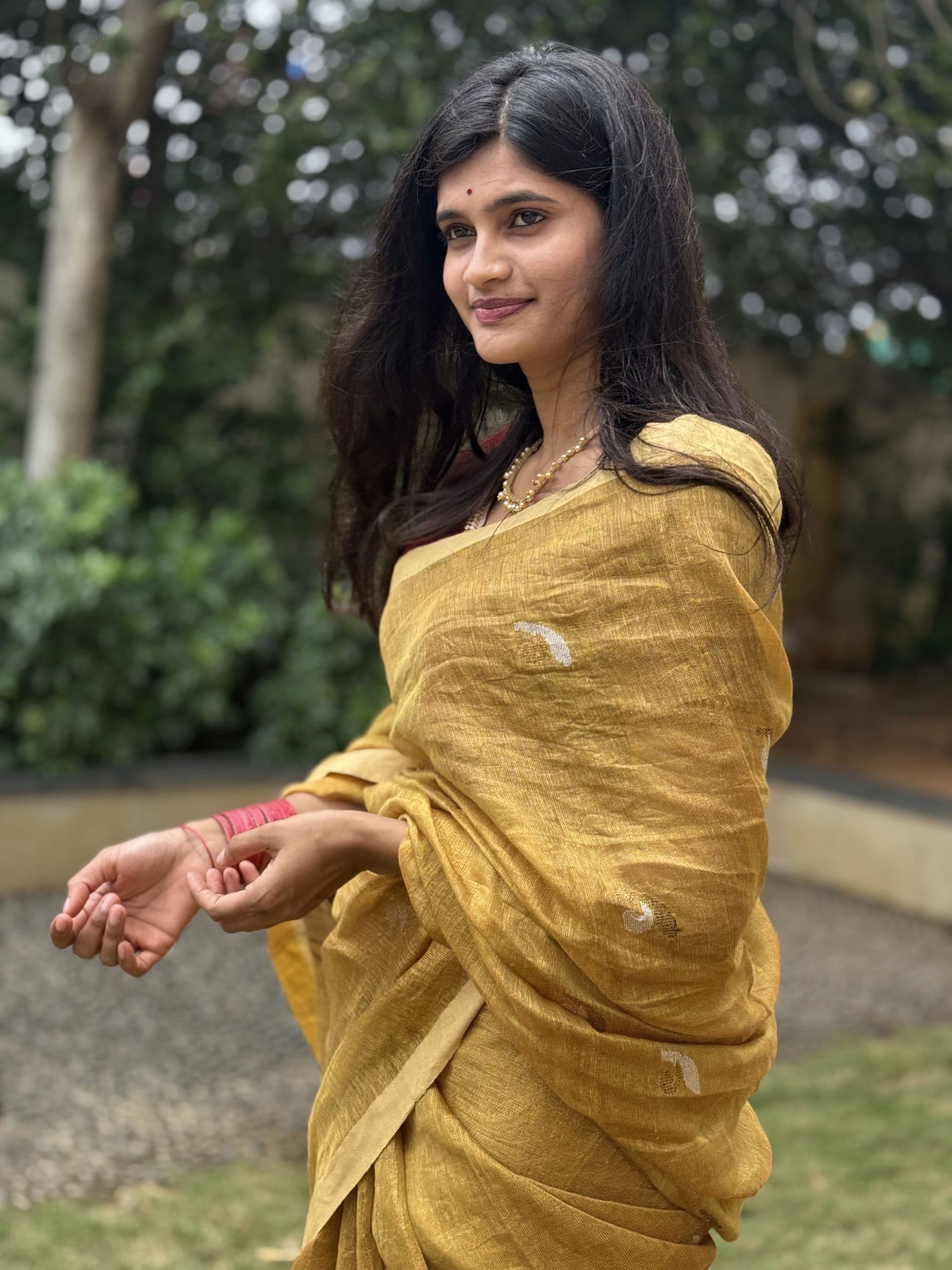 Handloom Tissue Linen Saree in Golden