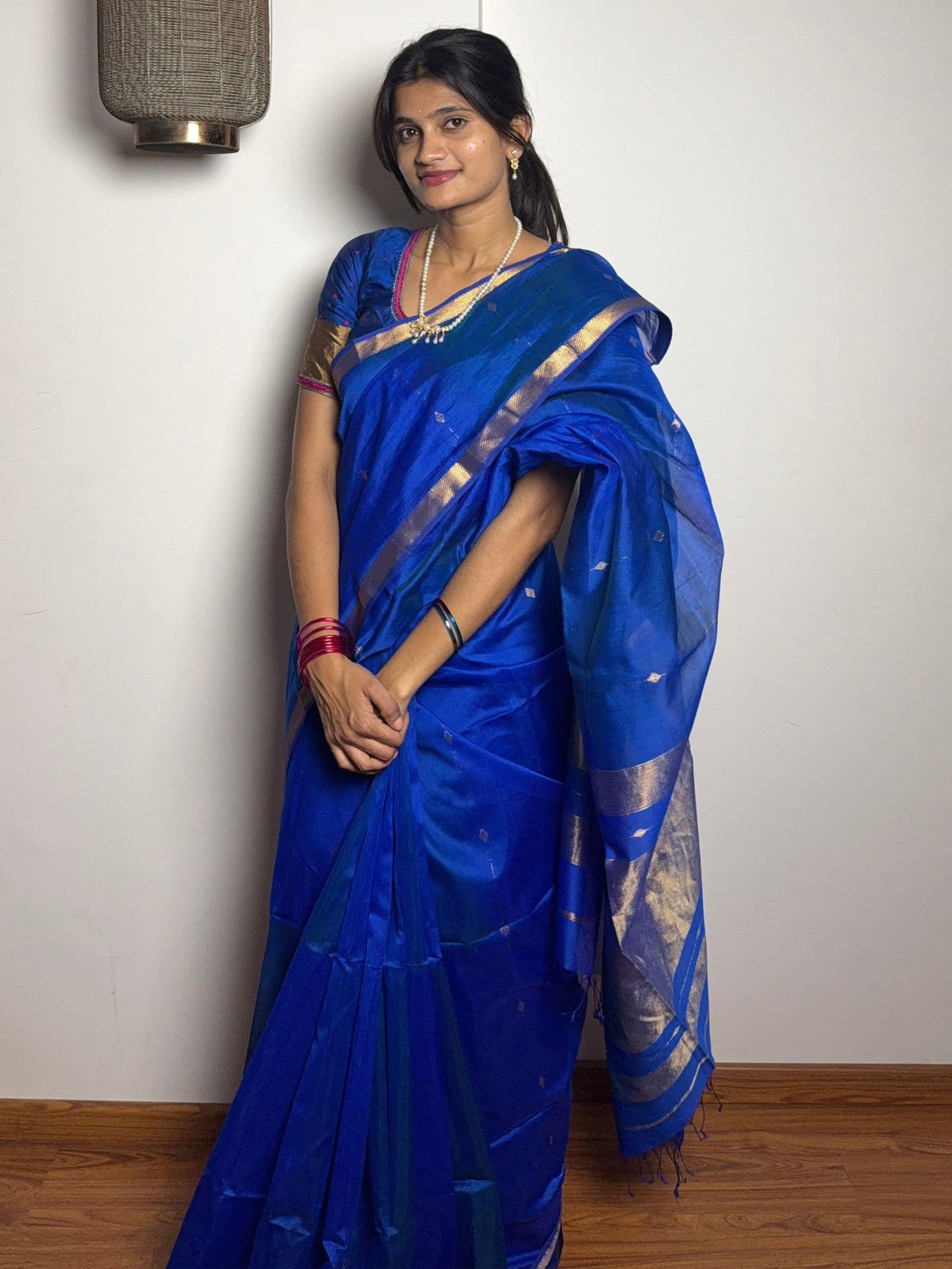 Handloom Maheshwari silk cotton saree in dual-tone blue and green
