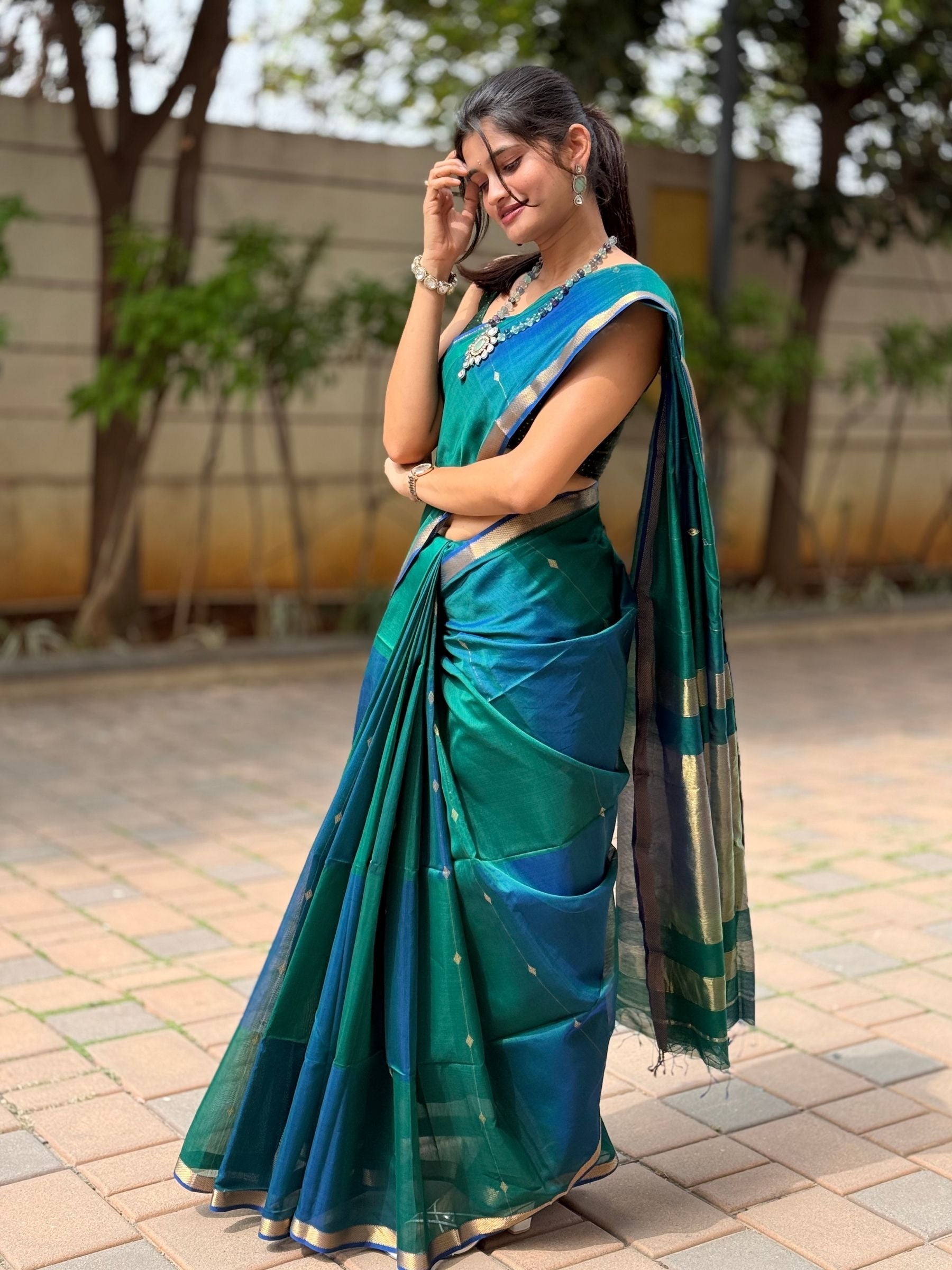 Handloom Maheshwari Silk Cotton Saree in Dual Shade Green with Zari Buttas