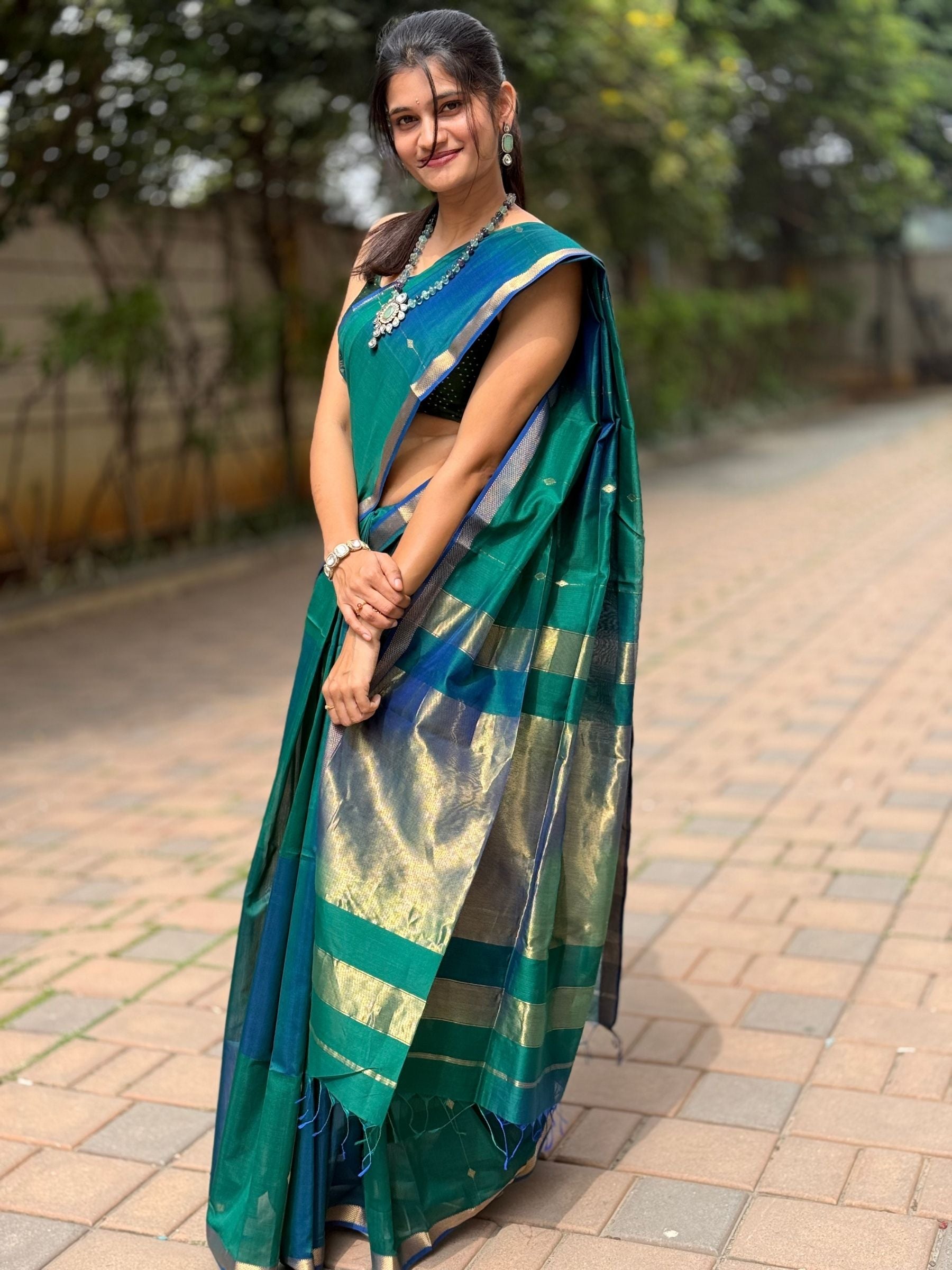 Handloom Maheshwari Silk Cotton Saree in Dual Shade Green with Zari Buttas
