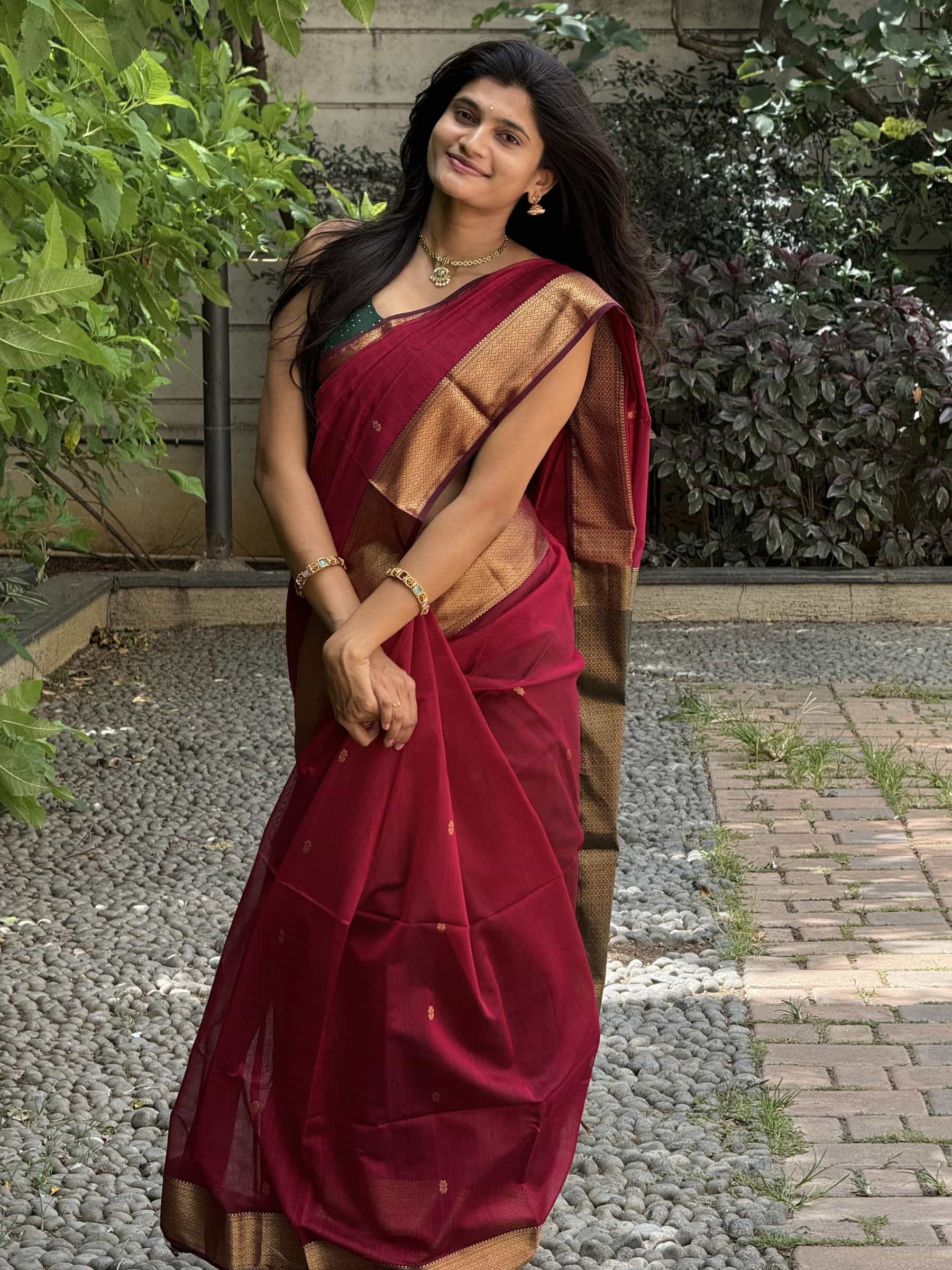 Handloom Maheshwari Silk Cotton Saree in Red and Green with Zari Butta