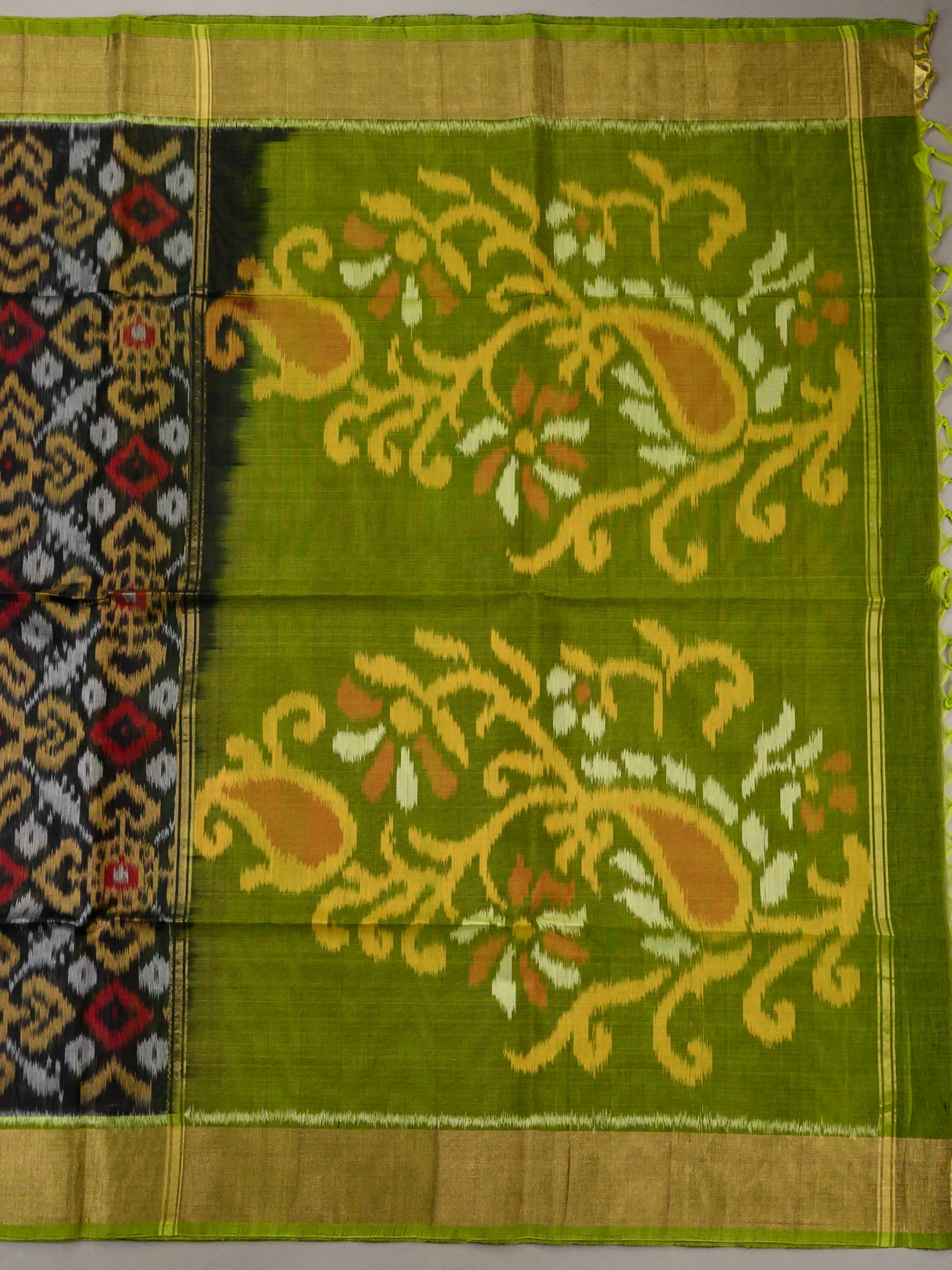 Handloom Pochampally Silk Cotton Saree in Black and Green with Ikat Floral Weave