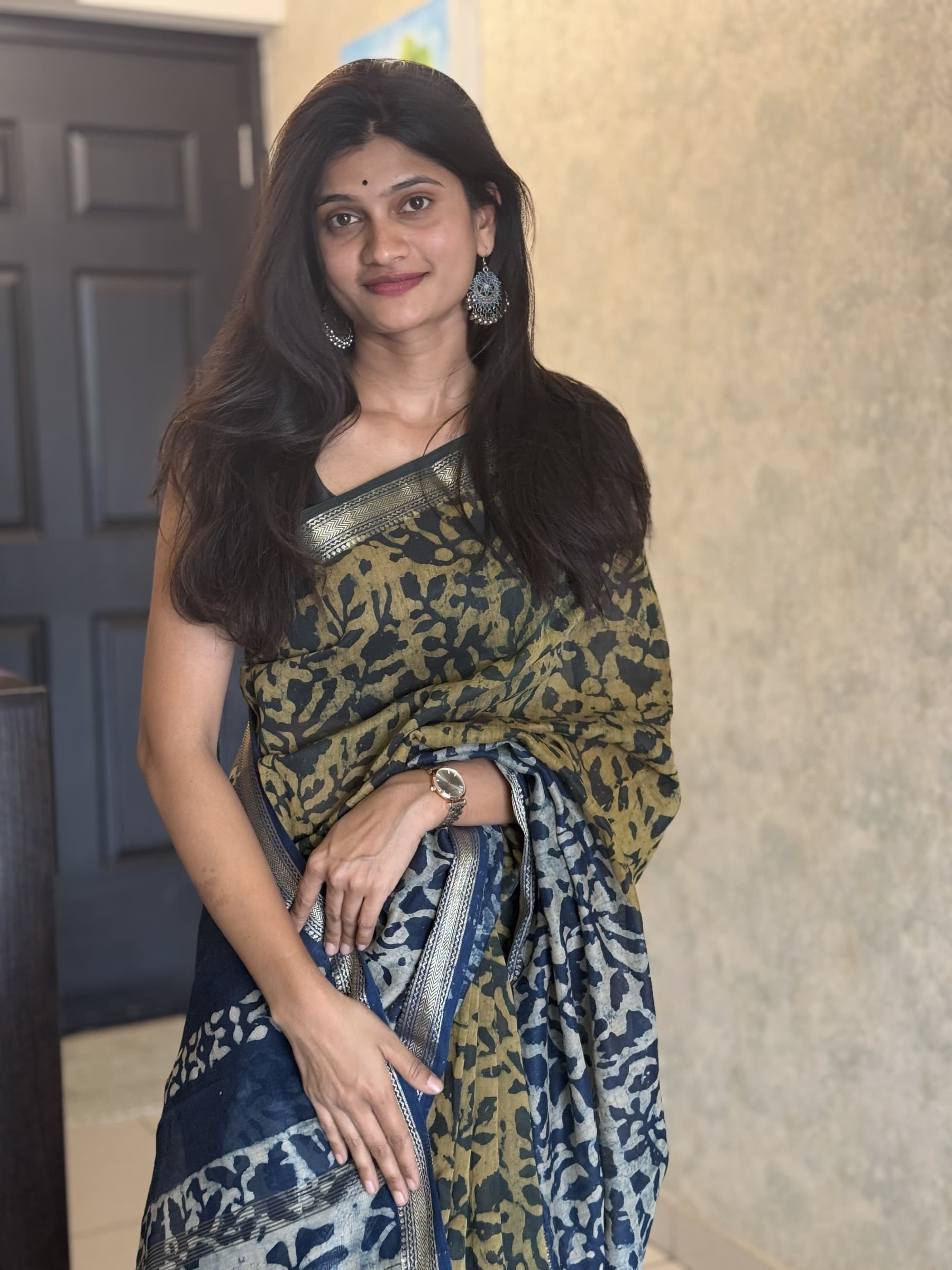 Hand Block Printed Maheshwari Silk Cotton Saree in green with blue pallu