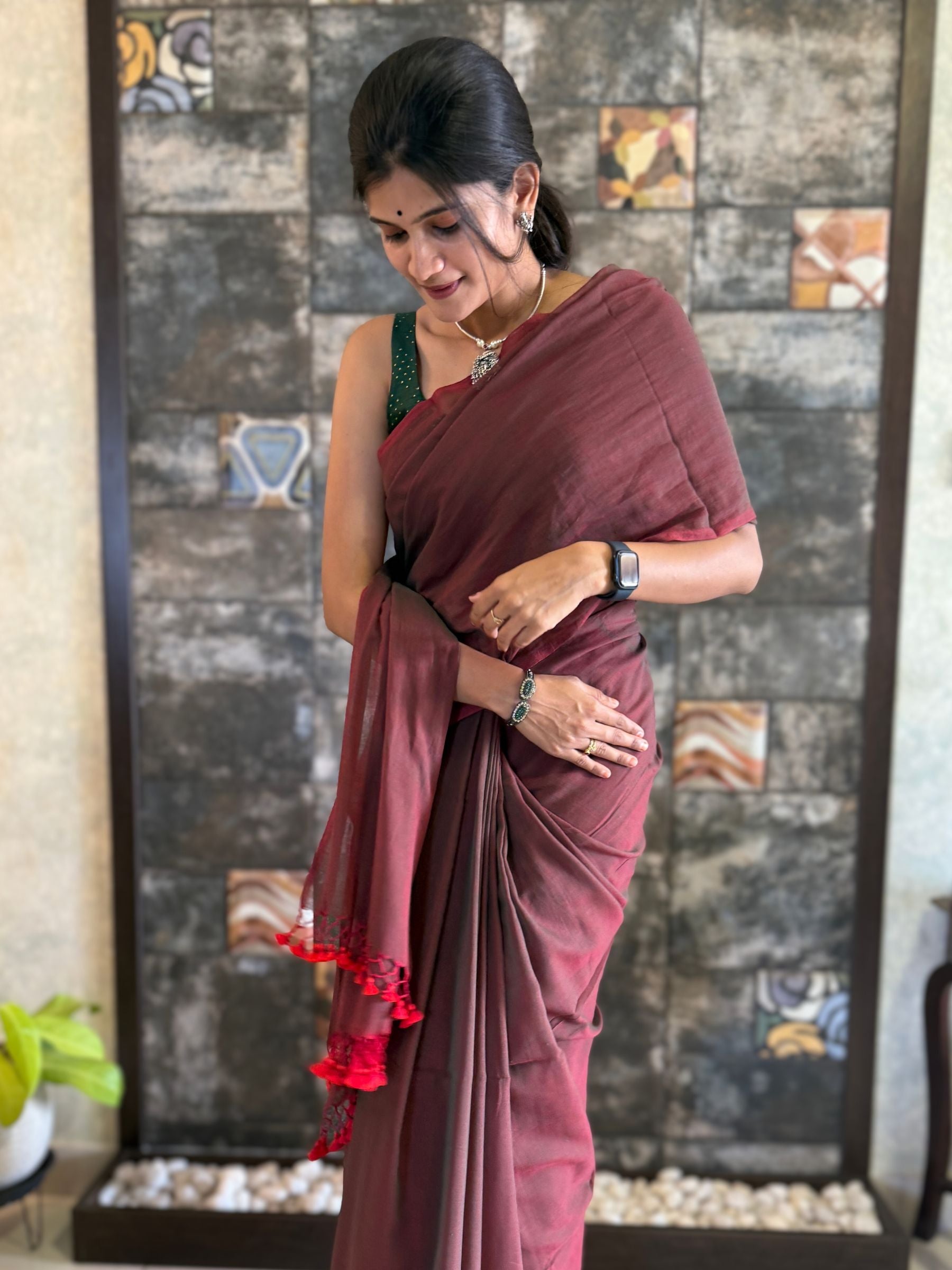 Handloom Mul Cotton Saree in Maroon