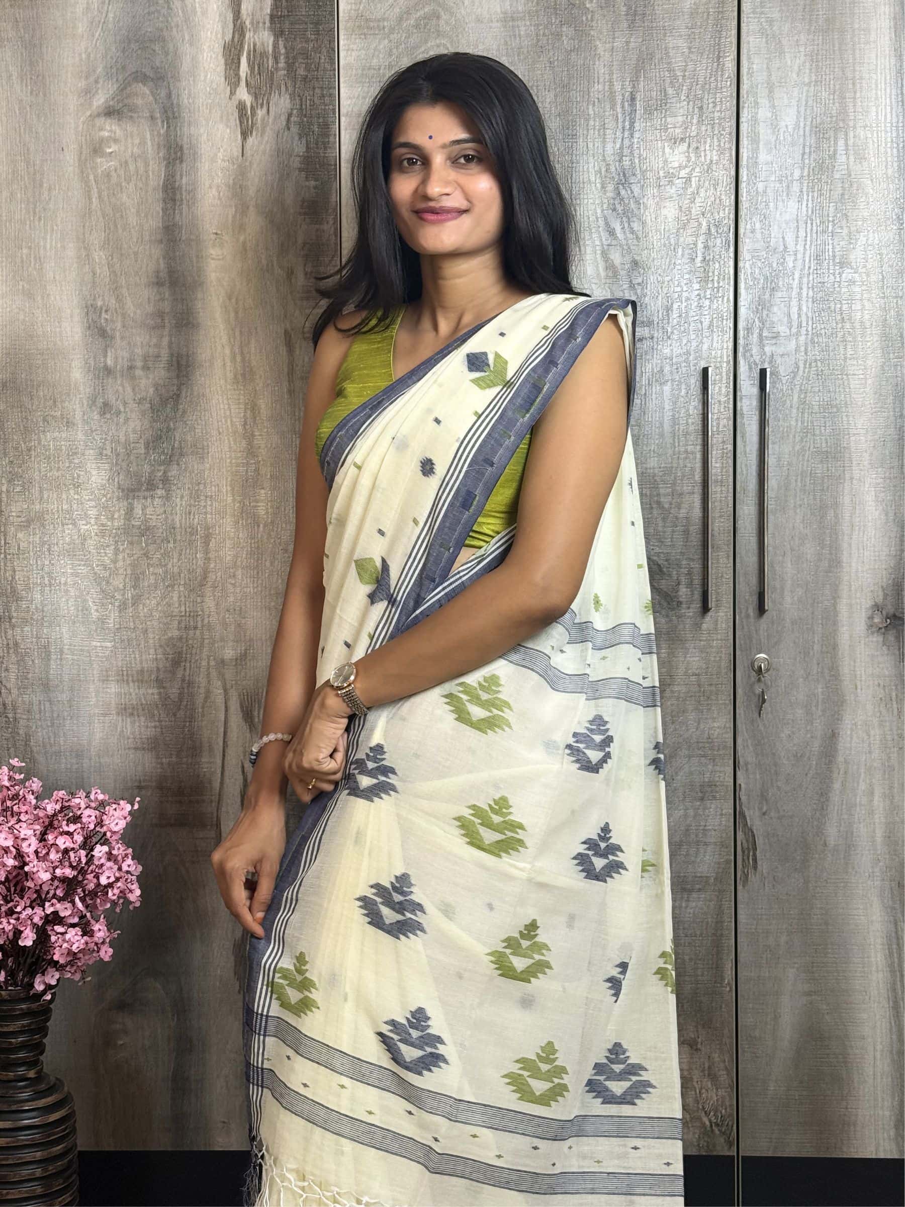 Handloom Jacquard Jamdani Cotton Saree in Off-White