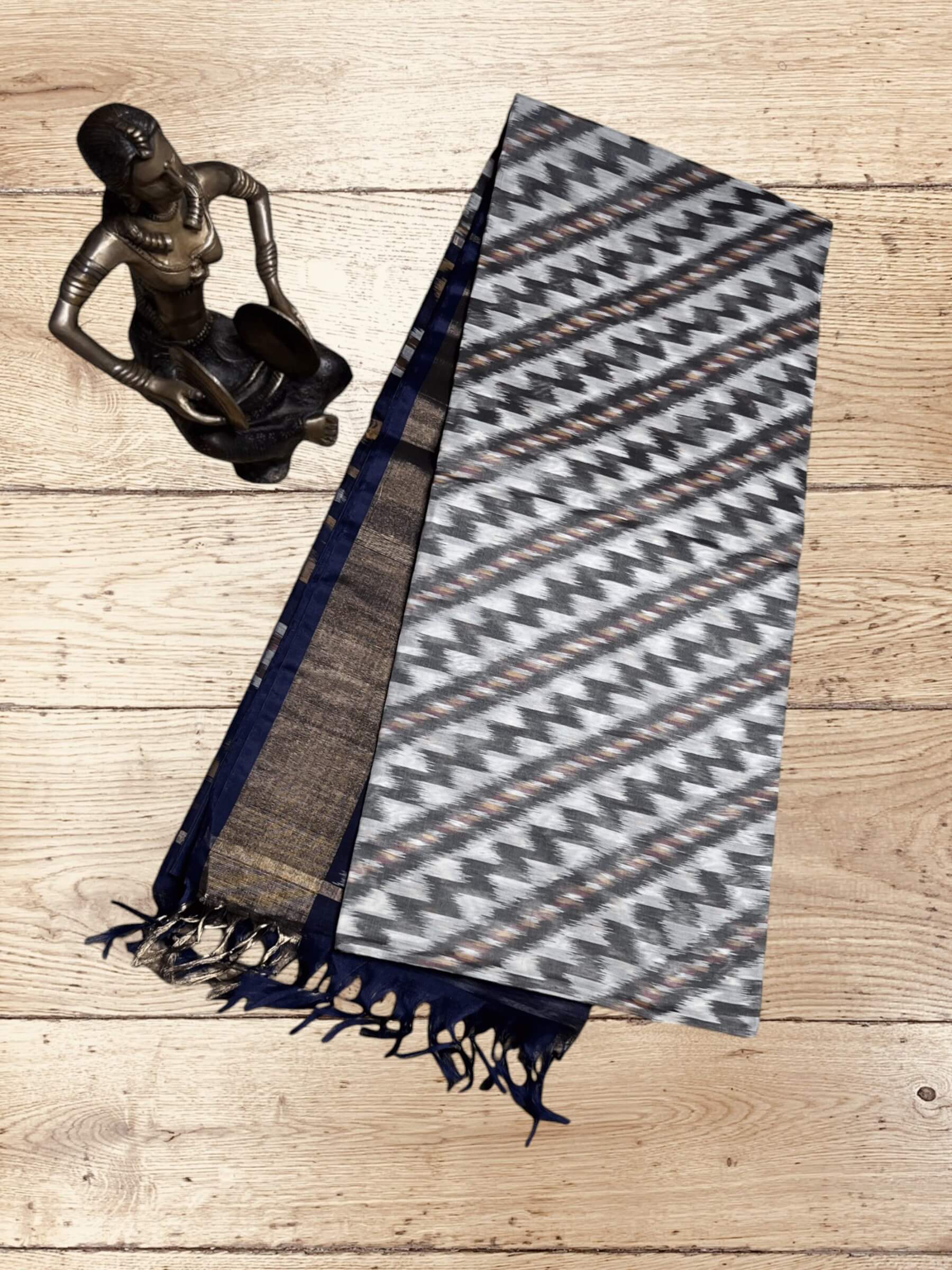 Handloom Pochampally Silk Cotton Saree in Cool-Gray & Charcoal